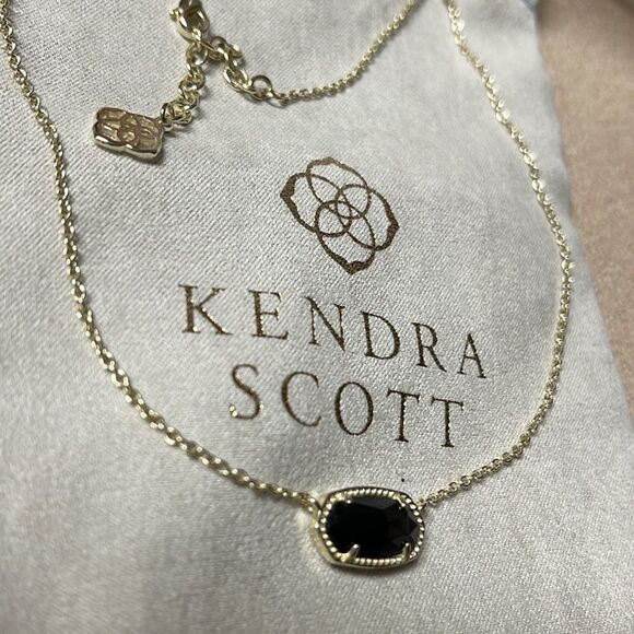 KENDRA Scott Elisa Pendant Necklace Black Stone Gold Necklace - Picture 7 of 9